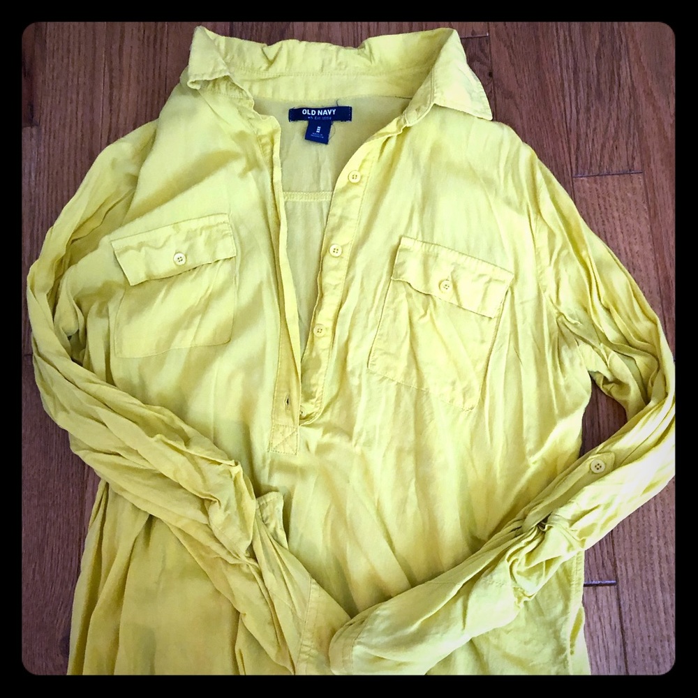 Bright yellow Half button blouse!